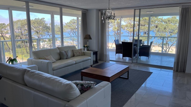 Departamento en venta en edificio primera línea